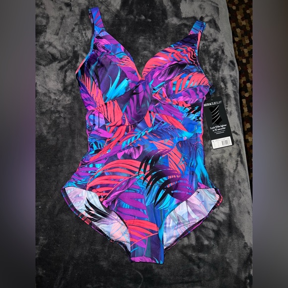 Miraclesuit Caliente Tropica Revele in Framboise Size 16 New with tag - Picture 3 of 12